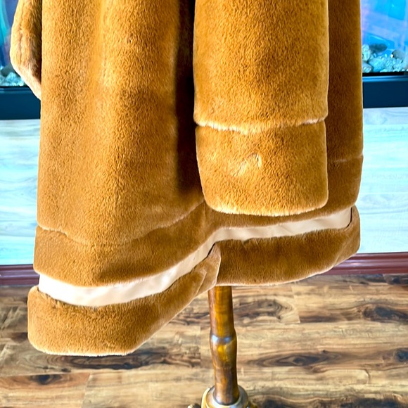 Fashion faux fur brown coat. Size M - Picture 5 of 7